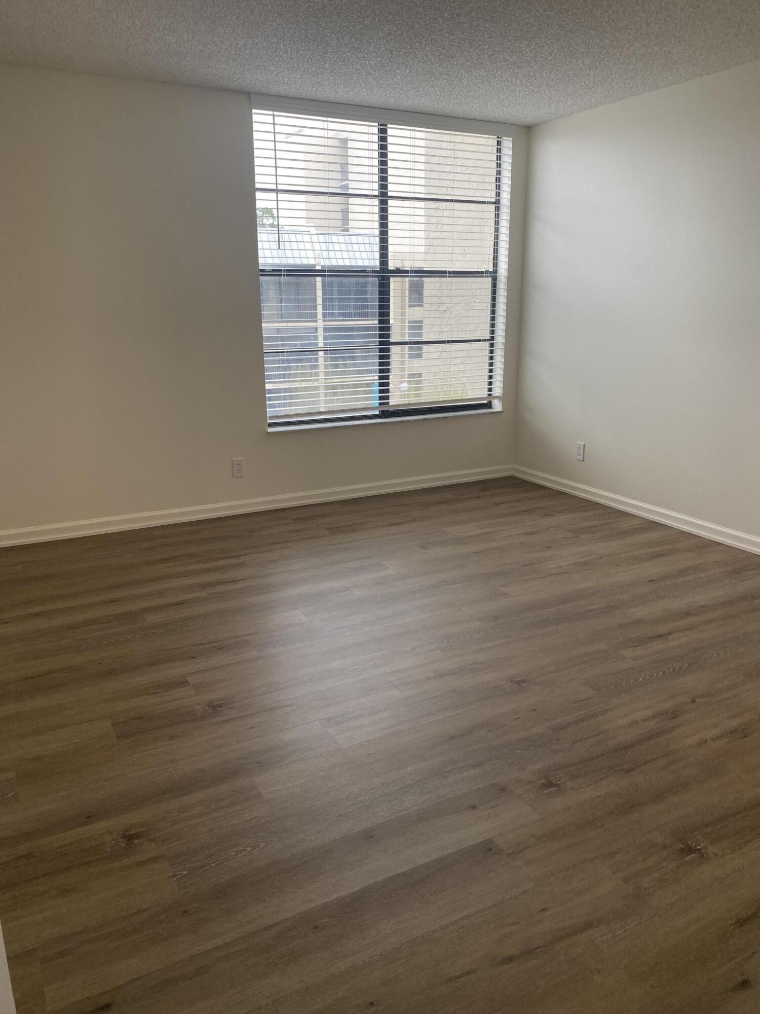 17 Royal Palm Way, Unit 305 Boca Raton, FL 33432 - Photo 9 of 22 IMG_7814