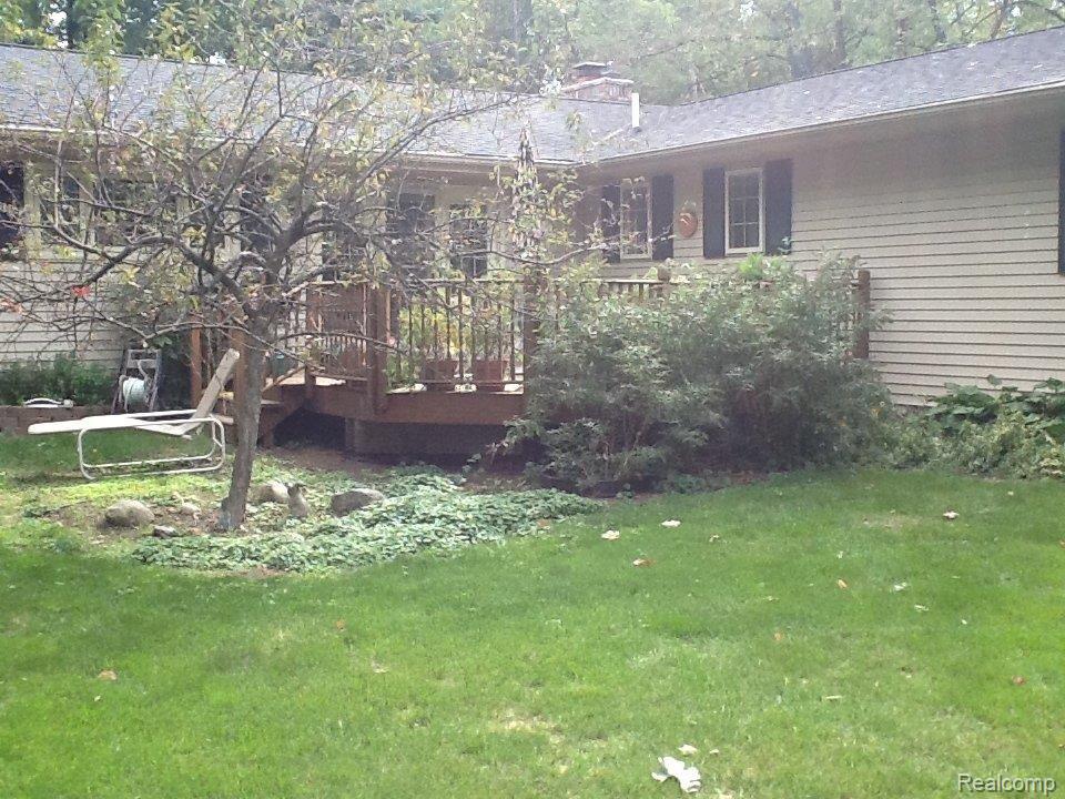 9373 Mabley Hill Road Fenton, MI 48430 - Photo 8 of 24 Back Deck.JPG