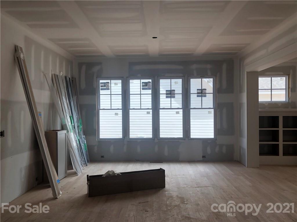 5520 Closeburn Road Charlotte, NC 28210 - Photo 9 of 32 a living room with furniture and a window