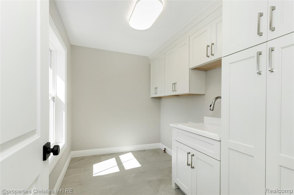 2093 Pembroke Road Birmingham, MI 48009 - Photo 25 of 57