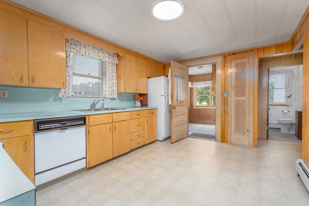 54 Maple Street Rochester, NH 03867 - Photo 9 of 43