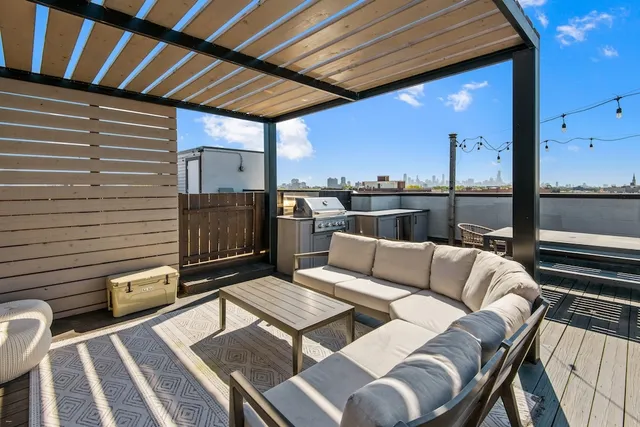 $839,800 | 3708 North Southport Avenue, Unit 3, Chicago, IL 60613