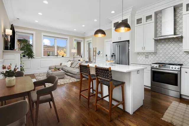 $839,800 | 3708 North Southport Avenue, Unit 3, Chicago, IL 60613