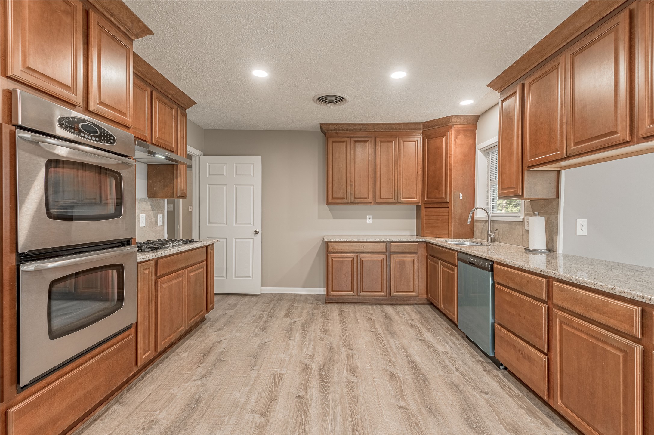 2201 Badger Lane Huntsville, TX 77320 - Photo 21 of 33