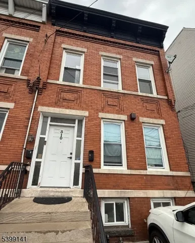 $2,400 | 310 Ege Avenue, Jersey City, NJ 07304
