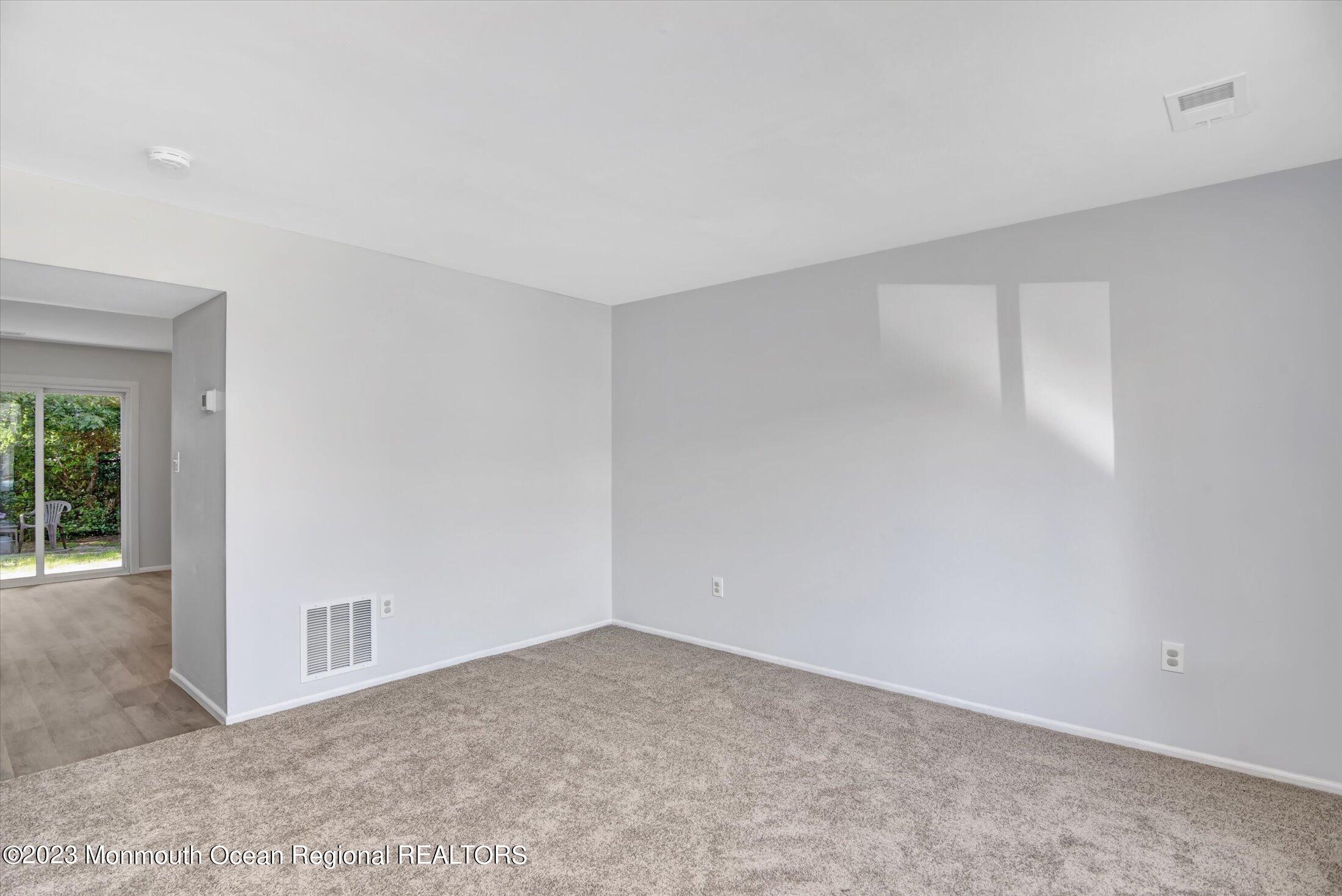 41 Sawmill Road, Unit 537 Brick, NJ 08724 - Photo 3 of 34 04-Living Room