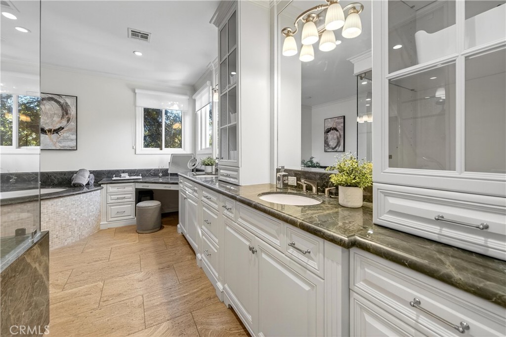 25527 Hamilton Court Calabasas, CA 91302 - Photo 22 of 56