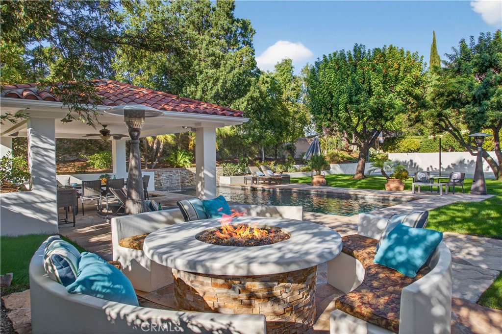 25527 Hamilton Court Calabasas, CA 91302 - Photo 3 of 56