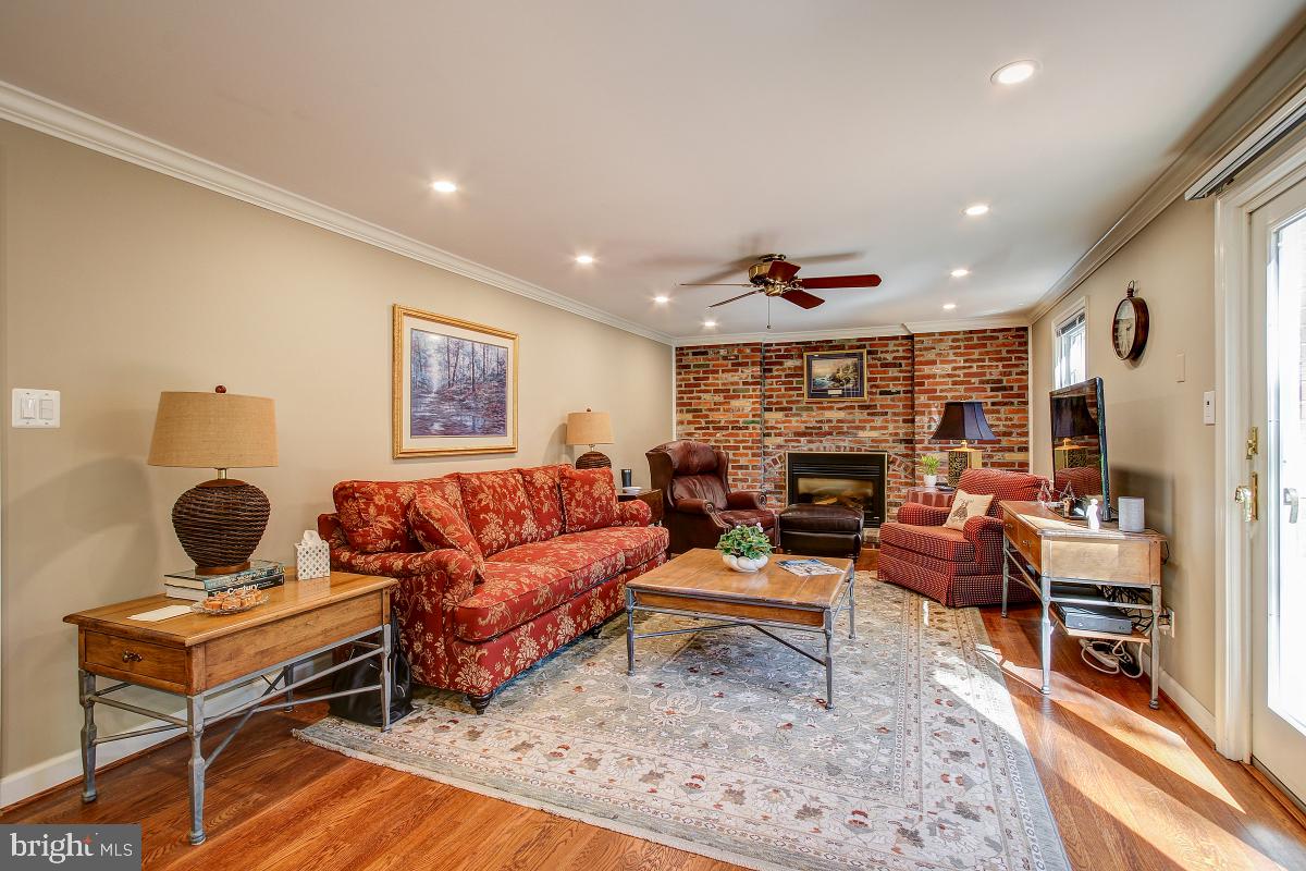 9712 Digging Road Montgomery Village, MD 20886 - Photo 5 of 48 Family Room