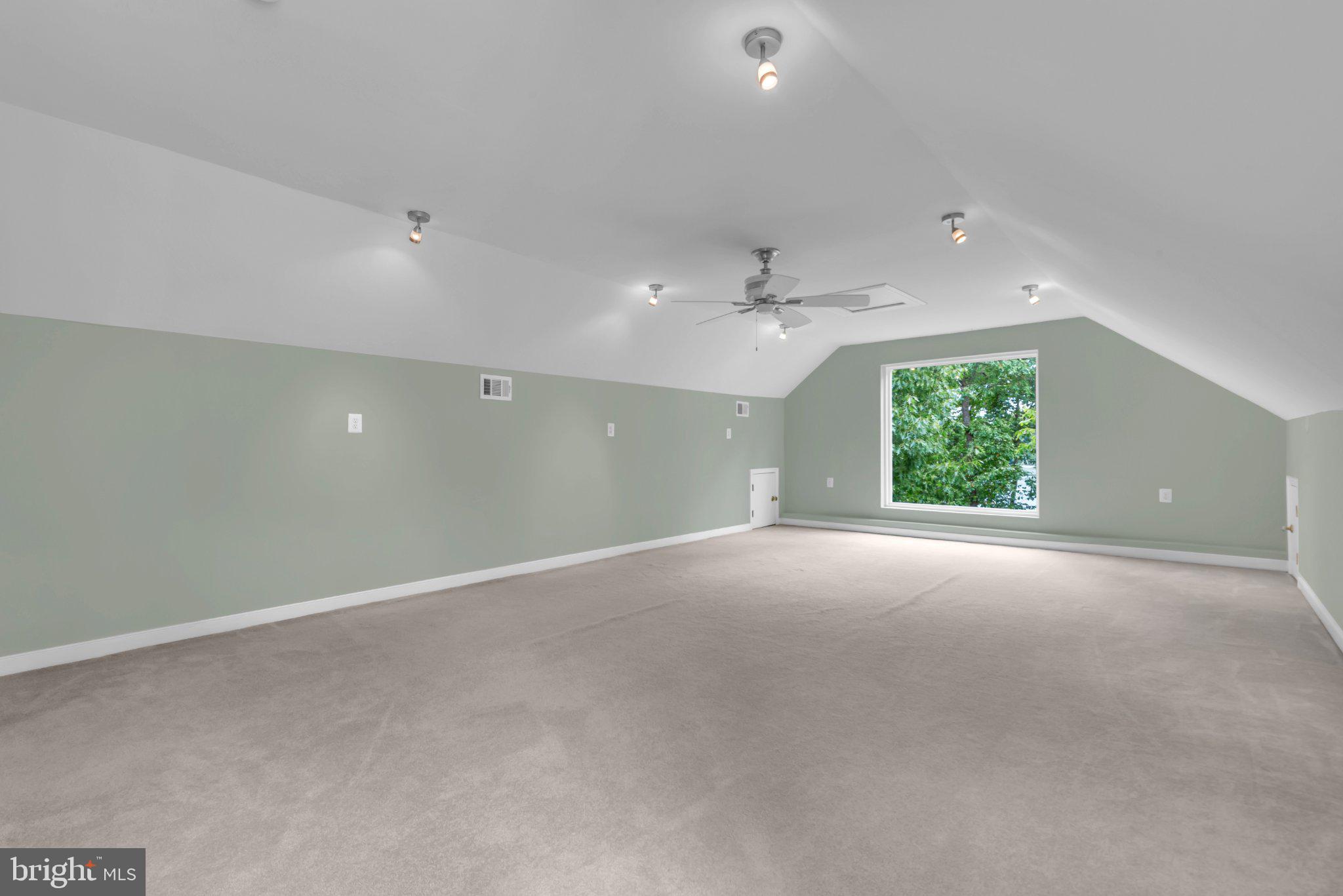 527 Forest Road Riva, MD 21140 - Photo 28 of 100 4th level Family Room with waterview