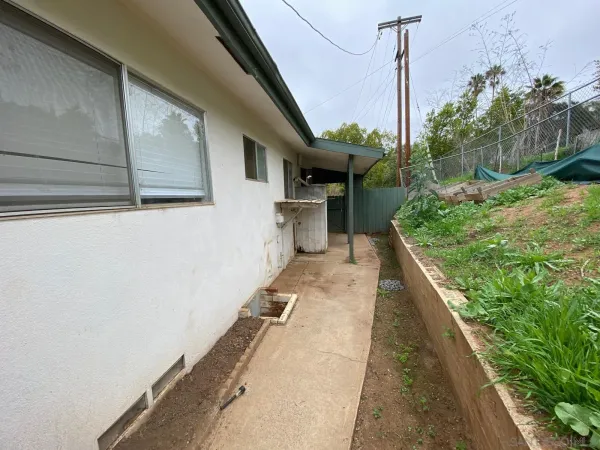 $2,900 | 939 East 7th Avenue, Escondido, CA 92025