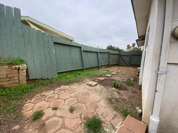 $2,900 | 939 East 7th Avenue, Escondido, CA 92025