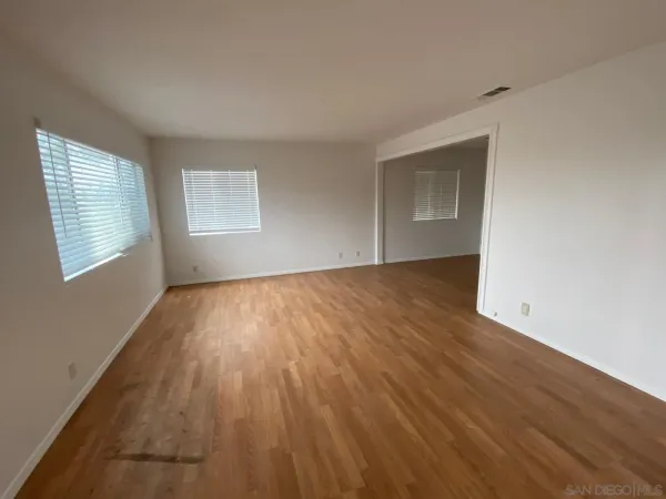 $2,900 | 939 East 7th Avenue, Escondido, CA 92025