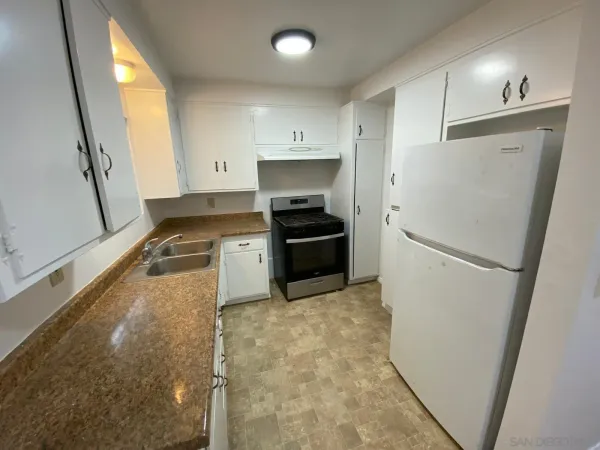 $2,900 | 939 East 7th Avenue, Escondido, CA 92025