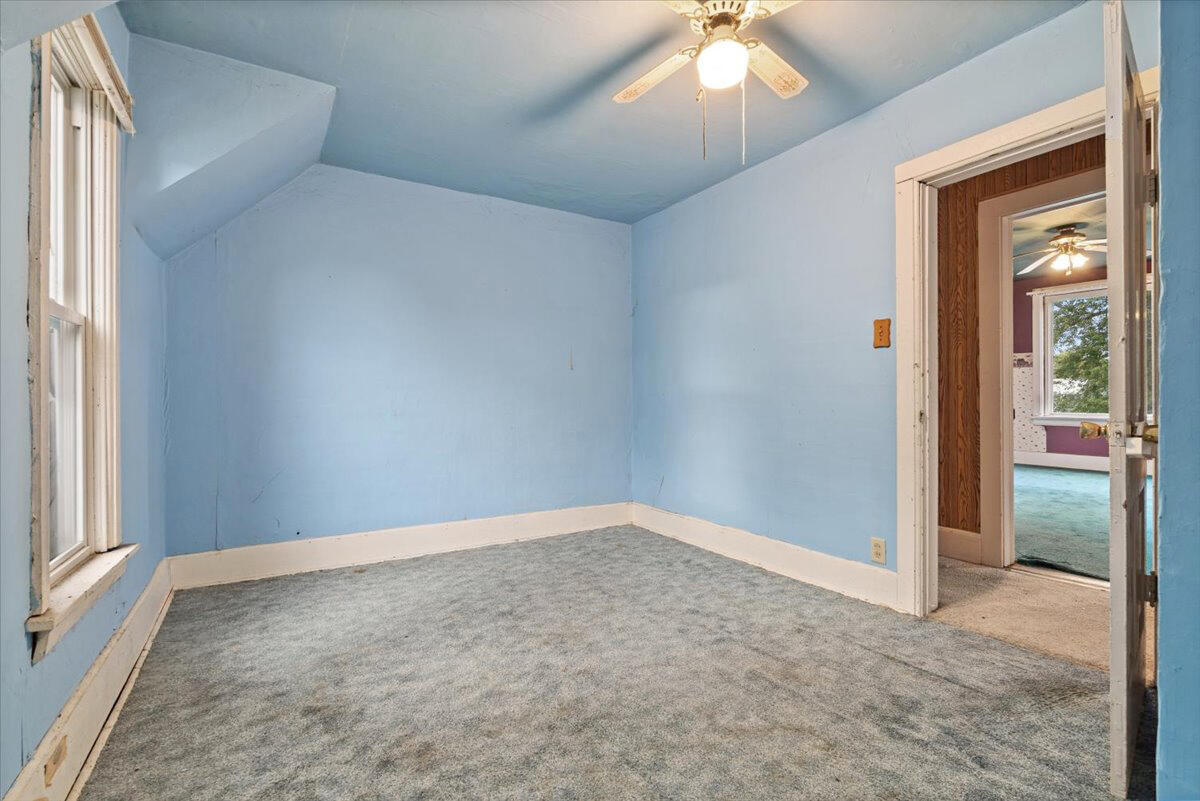 206 South Main Street Morocco, IN 47963 - Photo 20 of 26 an empty room that has a window in it