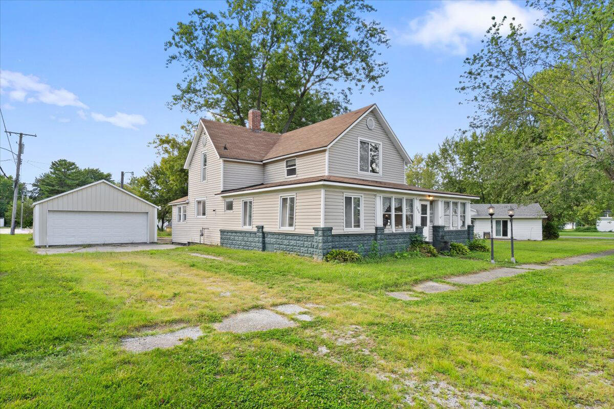 206 South Main Street Morocco, IN 47963 - Photo 2 of 26 a front view of a house with garden