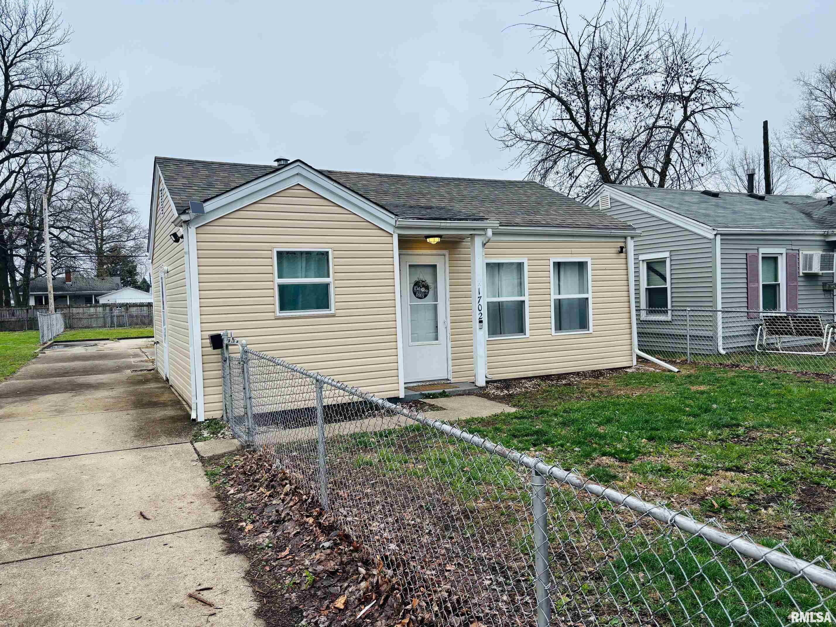 1702 North 20th Street Springfield, IL 62702 - Photo 2 of 21