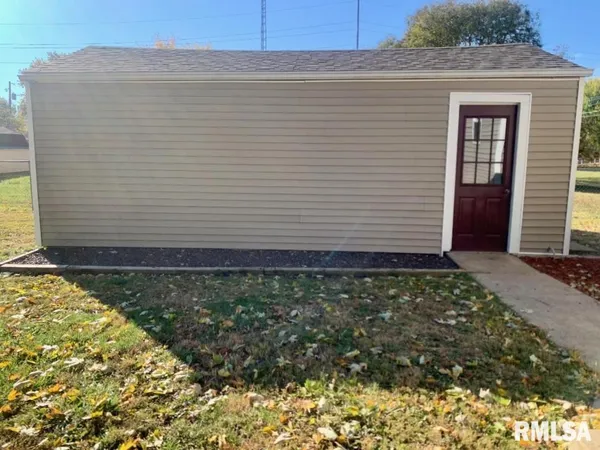 $94,900 | 518 North 2nd Street, Girard, IL 62640
