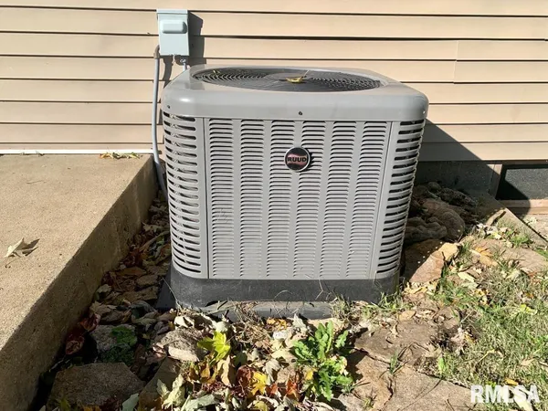 $94,900 | 518 North 2nd Street, Girard, IL 62640