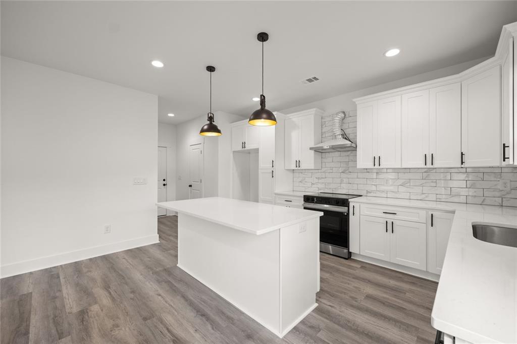 182 Hardman Road Clarkesville, GA 30523 - Photo 20 of 62 a kitchen with kitchen island white cabinets and white appliances