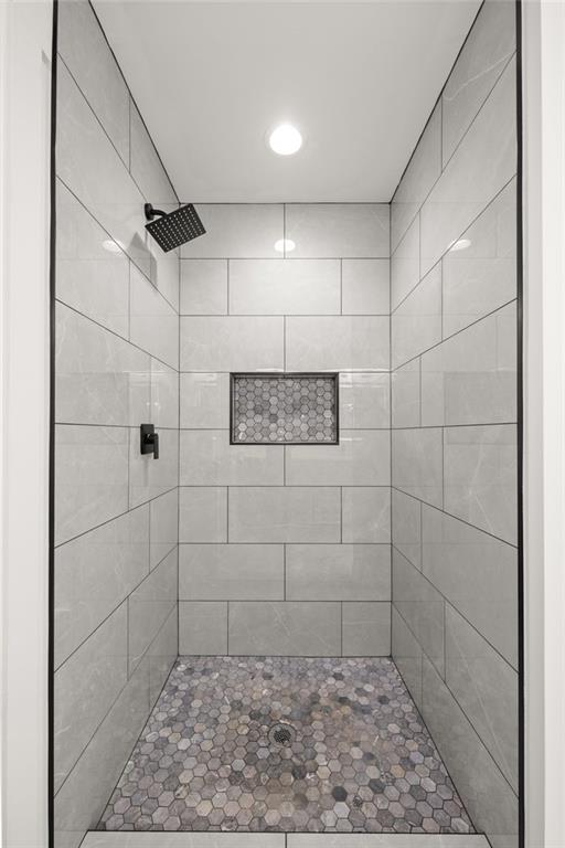 182 Hardman Road Clarkesville, GA 30523 - Photo 48 of 62 a bathroom with a shower