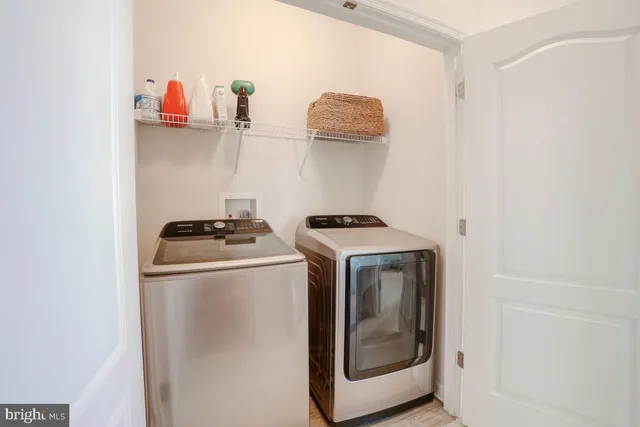 a view of a walk in closet