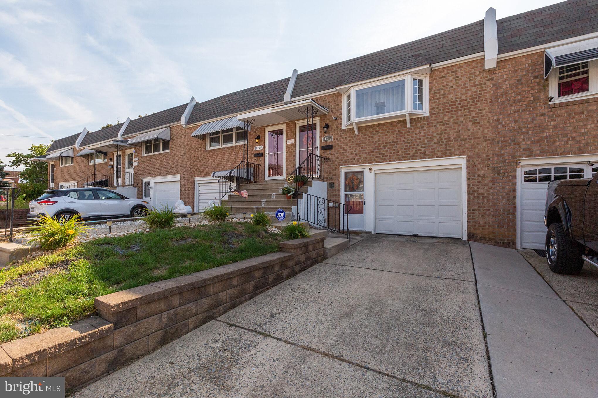 10213 West Keswick Road Philadelphia, PA 19114 - Photo 2 of 29 Gallery Image 2