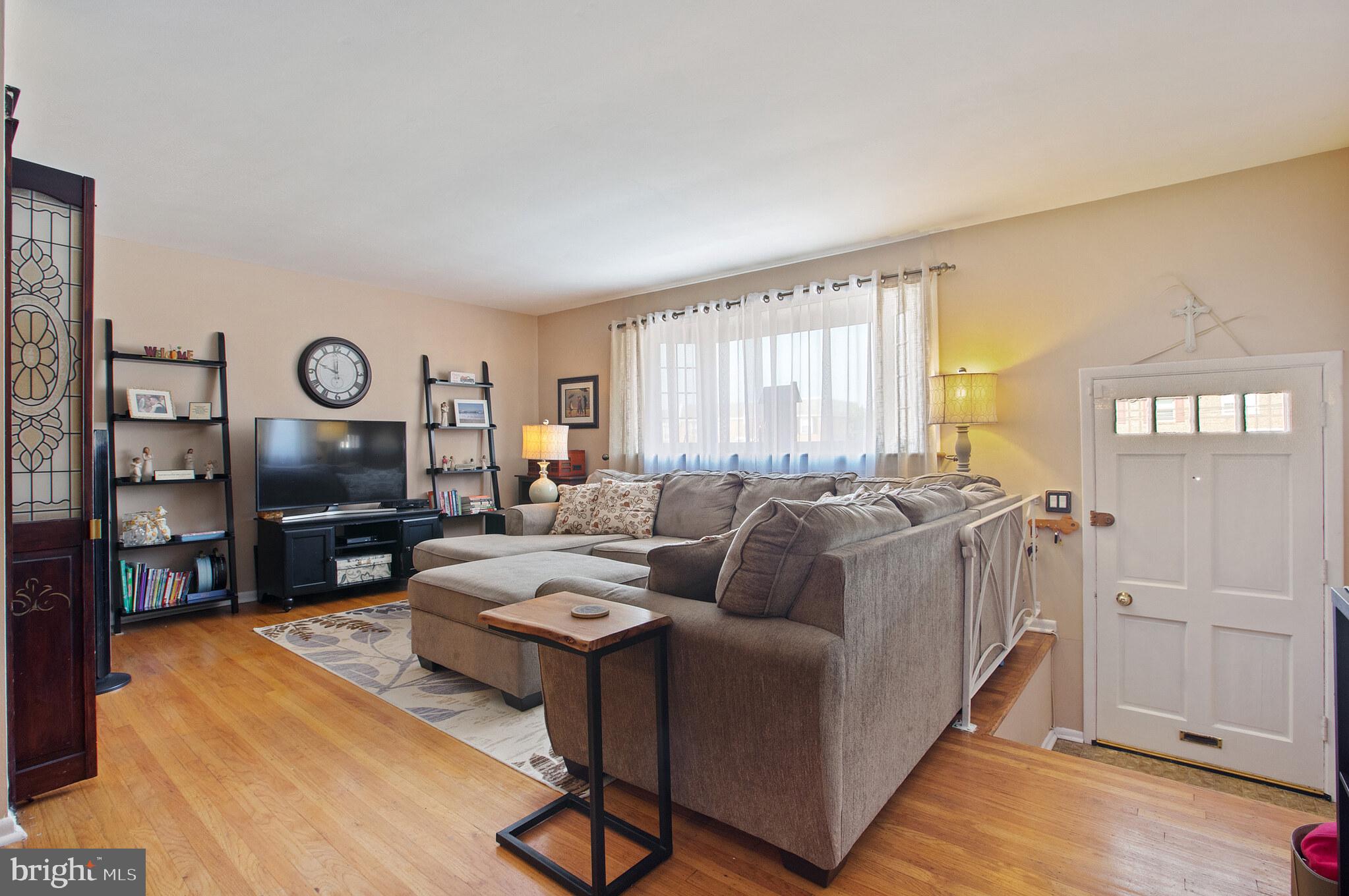 10213 West Keswick Road Philadelphia, PA 19114 - Photo 3 of 29 Gallery Image 3