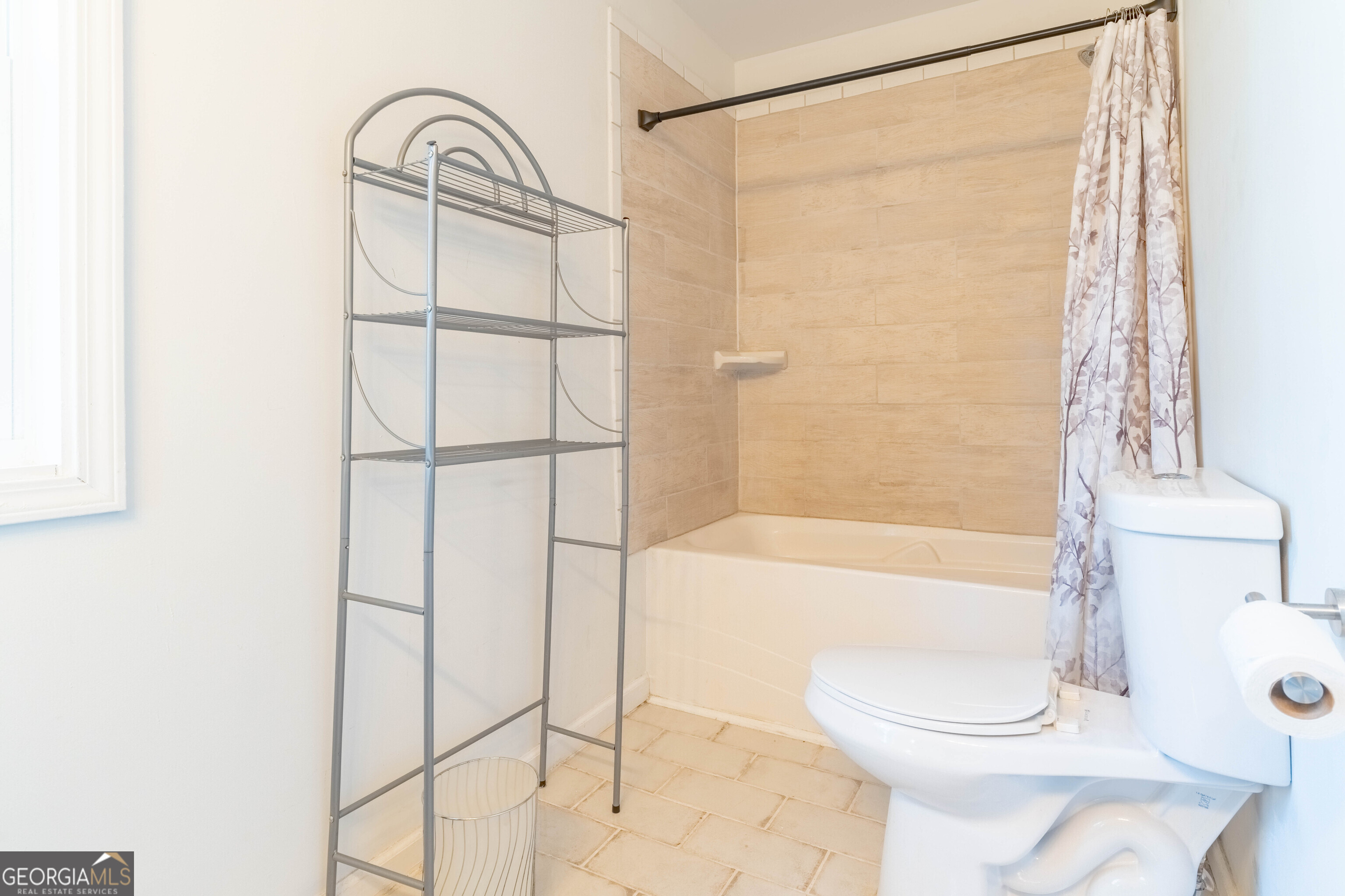 157 Watkins Road Flovilla, GA 30216 - Photo 24 of 31 a bathroom with a shower a bathtub and a toilet