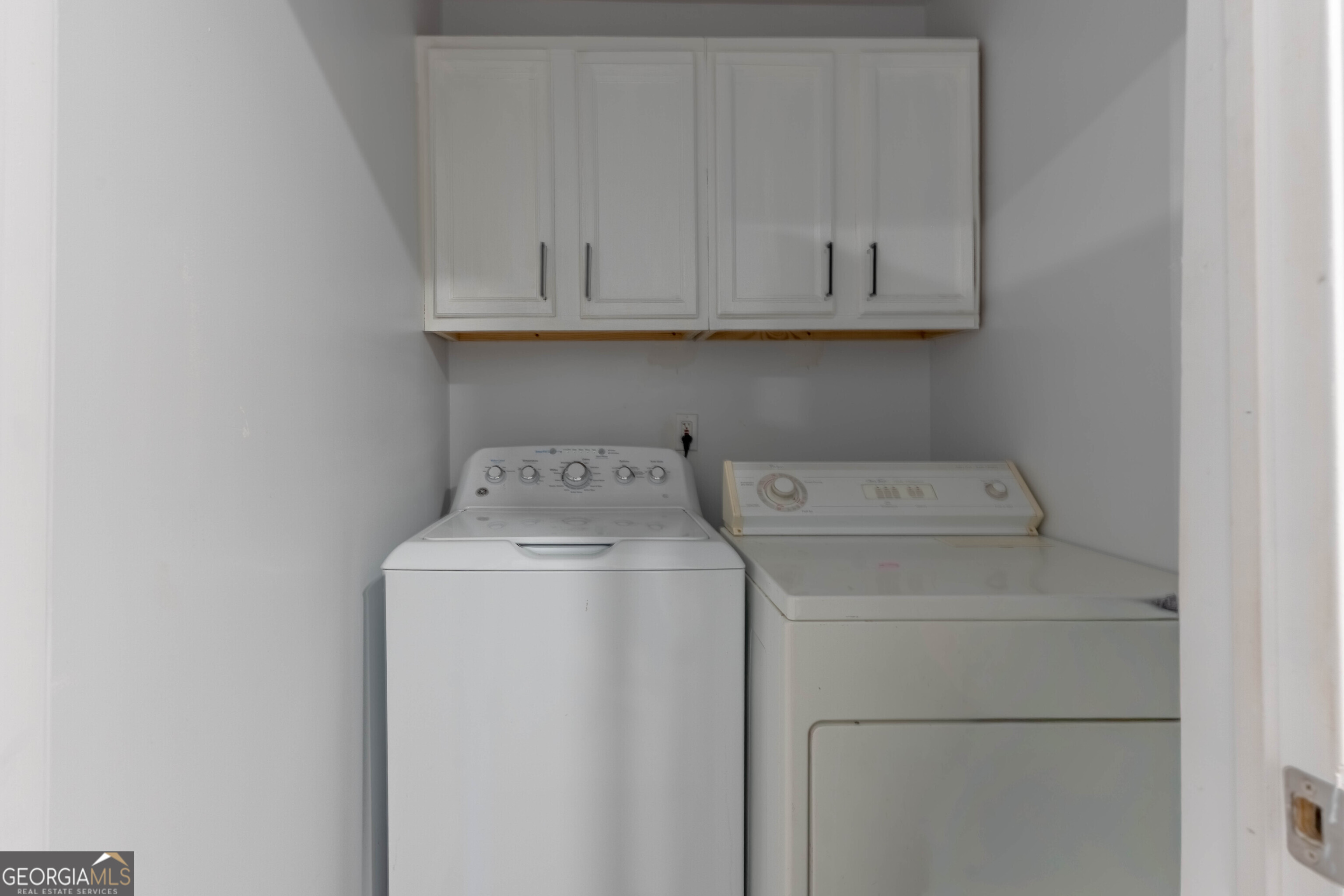 157 Watkins Road Flovilla, GA 30216 - Photo 26 of 31 a utility room with dryer and washer