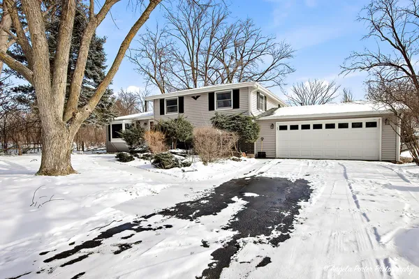 $329,900 | 8 East Rollins Road, Round Lake Beach, IL 60073