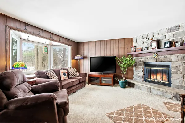 $329,900 | 8 East Rollins Road, Round Lake Beach, IL 60073