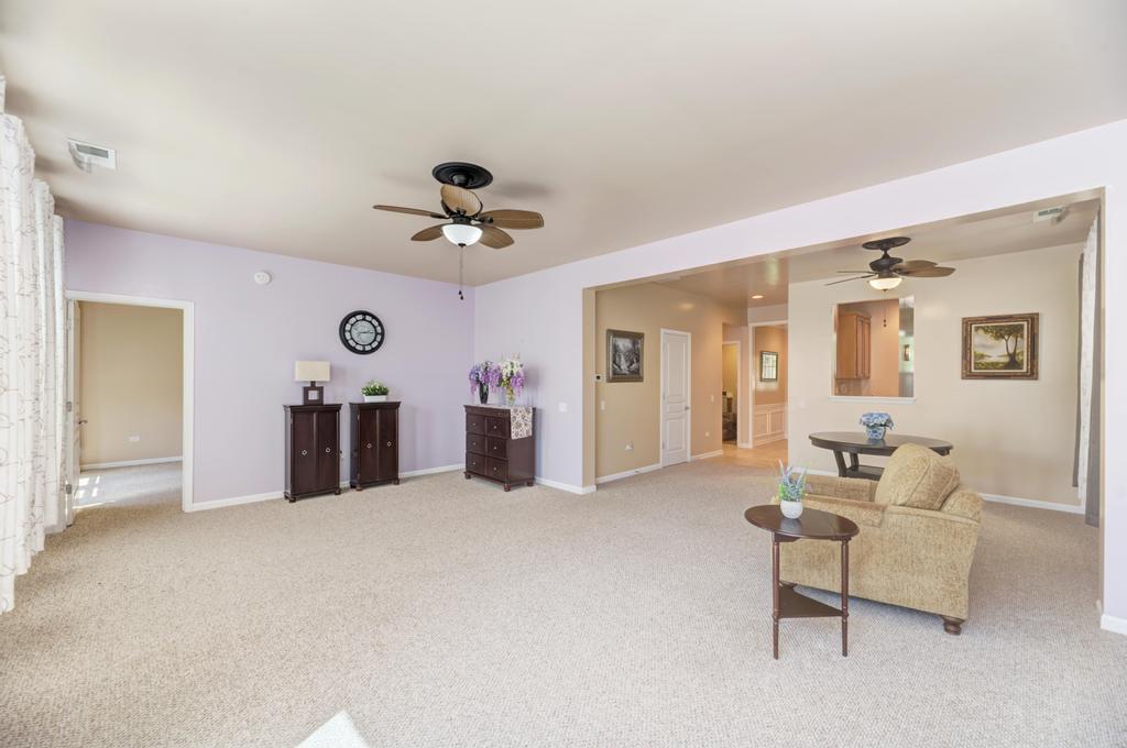 2886 Edgewater Drive Elgin, IL 60124 - Photo 16 of 31