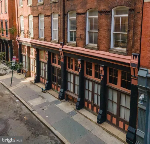 $299,999 | 12 Letitia Street, Unit 204, Philadelphia, PA 19106