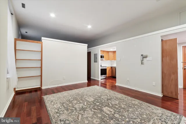 $299,999 | 12 Letitia Street, Unit 204, Philadelphia, PA 19106