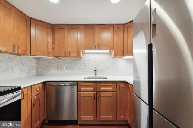 $299,999 | 12 Letitia Street, Unit 204, Philadelphia, PA 19106