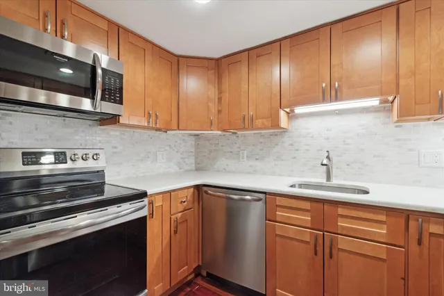 $299,999 | 12 Letitia Street, Unit 204, Philadelphia, PA 19106