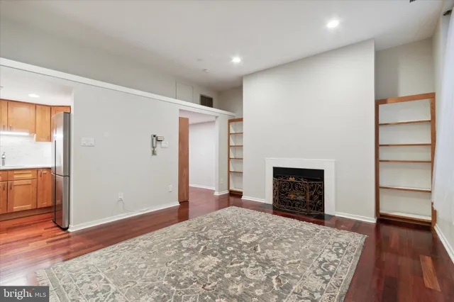 $299,999 | 12 Letitia Street, Unit 204, Philadelphia, PA 19106