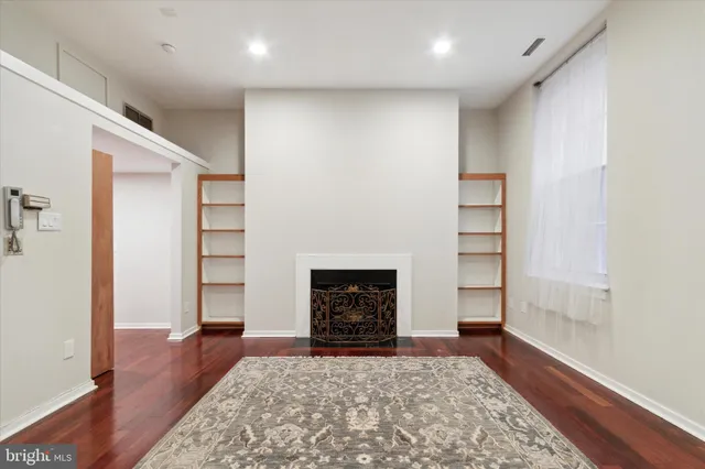 $299,999 | 12 Letitia Street, Unit 204, Philadelphia, PA 19106