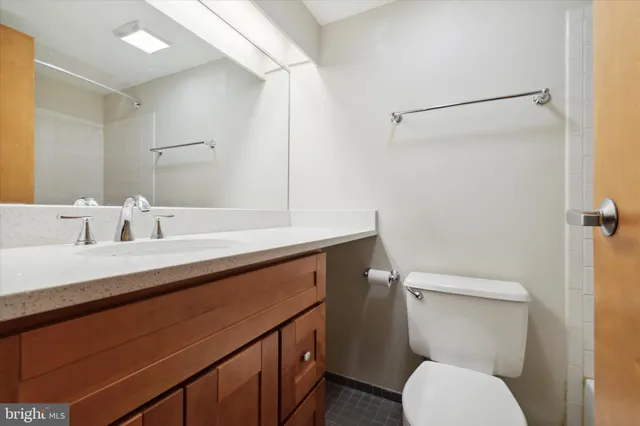 $299,999 | 12 Letitia Street, Unit 204, Philadelphia, PA 19106