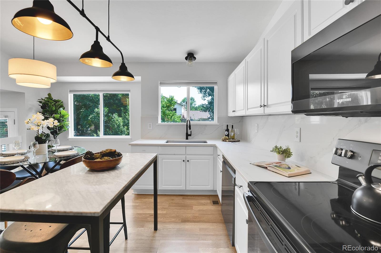 9851 South Castle Ridge Circle Highlands Ranch, CO 80129 - Photo 9 of 30