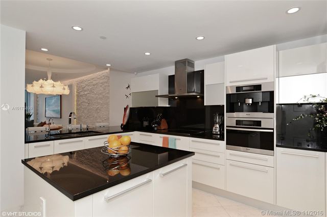 $1,900,000 | 17121 Collins Avenue, Unit 1705, Sunny Isles Beach, FL 33160