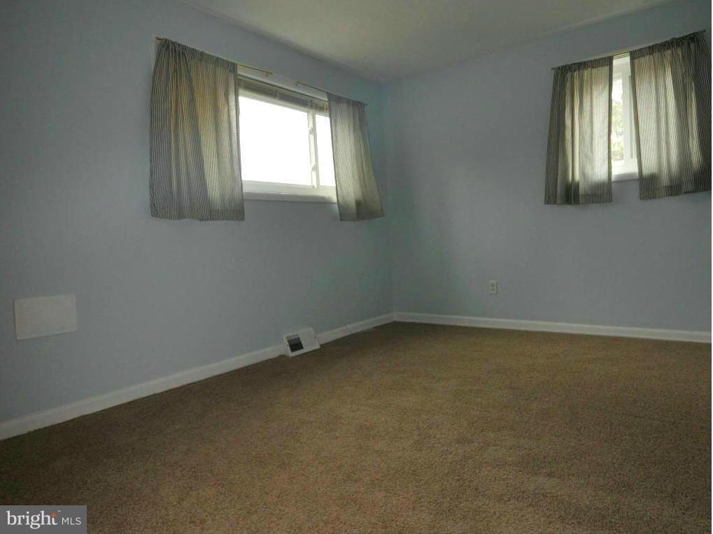 505 Epsom Road, Unit TA Towson, MD 21286 - Photo 6 of 11 an empty room with a window