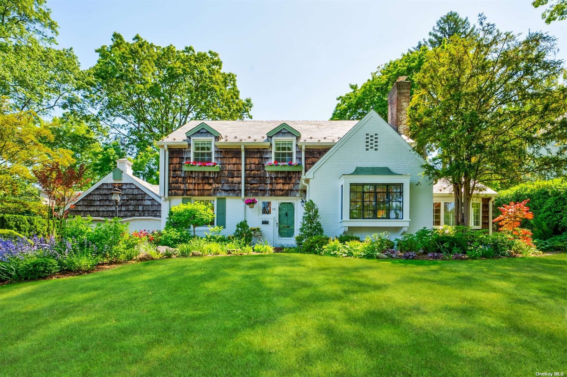 14 Lynn Road Port Washington, NY 11050 - Photo 1 of 23