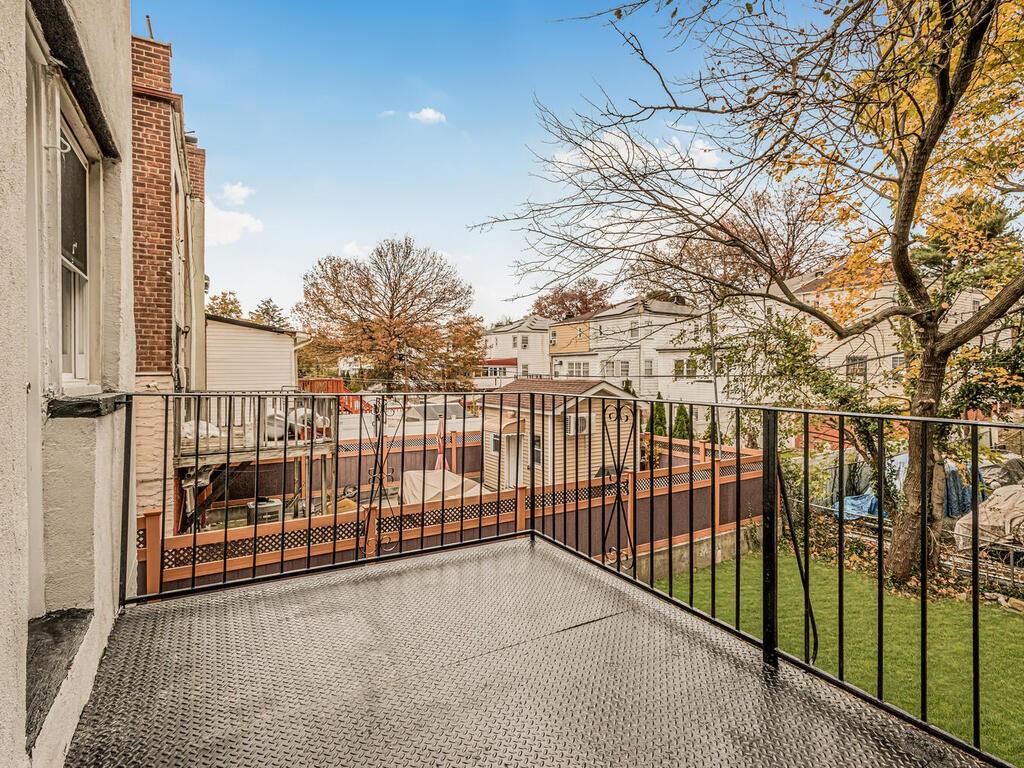 4062 Ely Avenue Bronx, NY 10466 - Photo 11 of 33