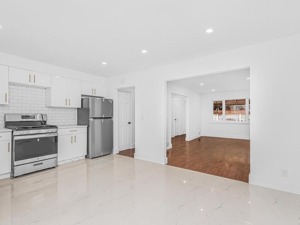 4062 Ely Avenue Bronx, NY 10466 - Photo 13 of 33