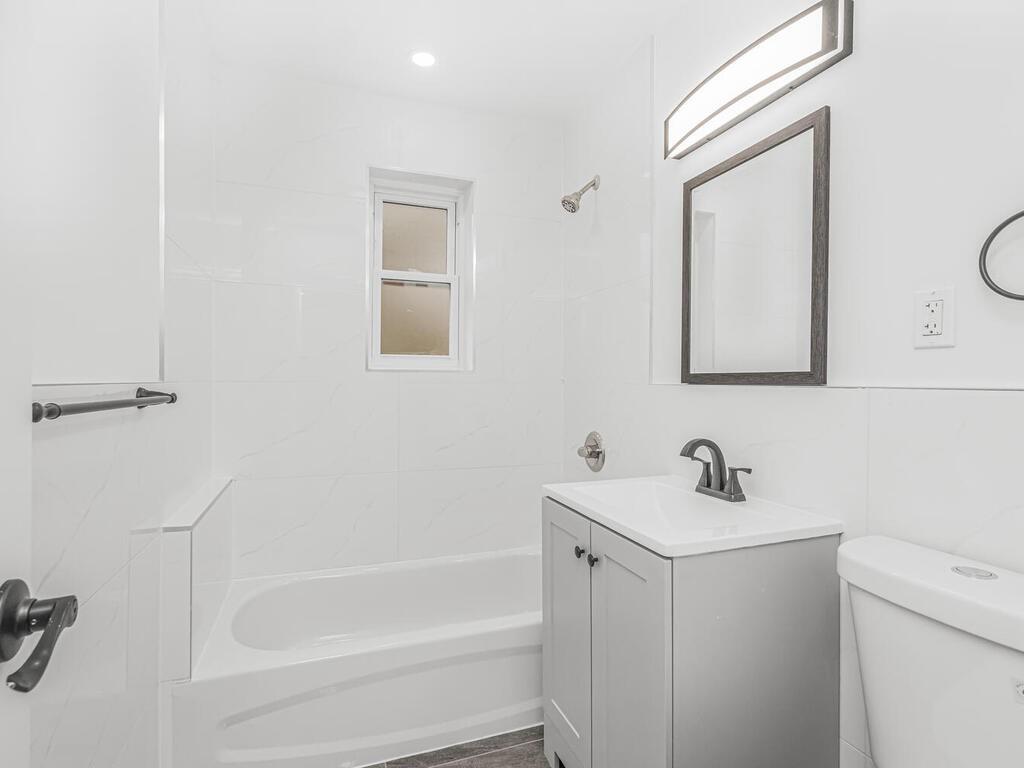 4062 Ely Avenue Bronx, NY 10466 - Photo 16 of 33