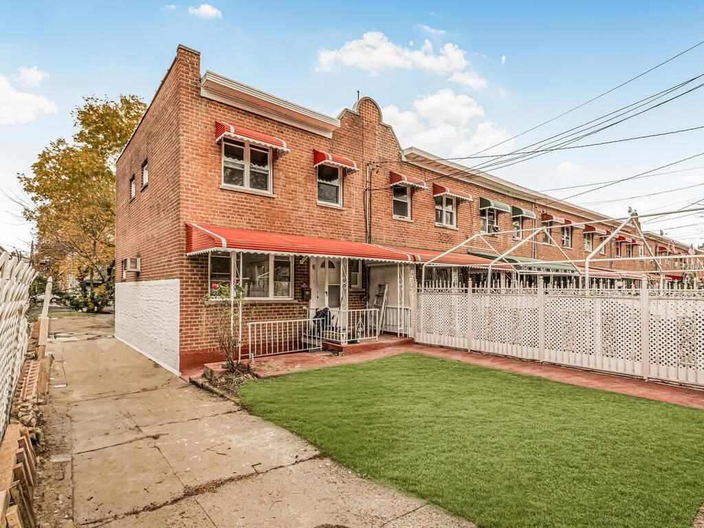 4062 Ely Avenue Bronx, NY 10466 - Photo 2 of 33