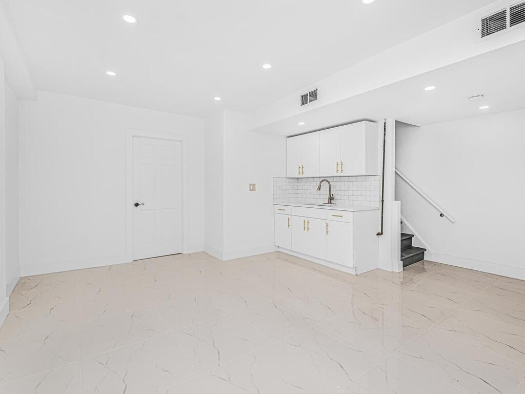 4062 Ely Avenue Bronx, NY 10466 - Photo 23 of 33