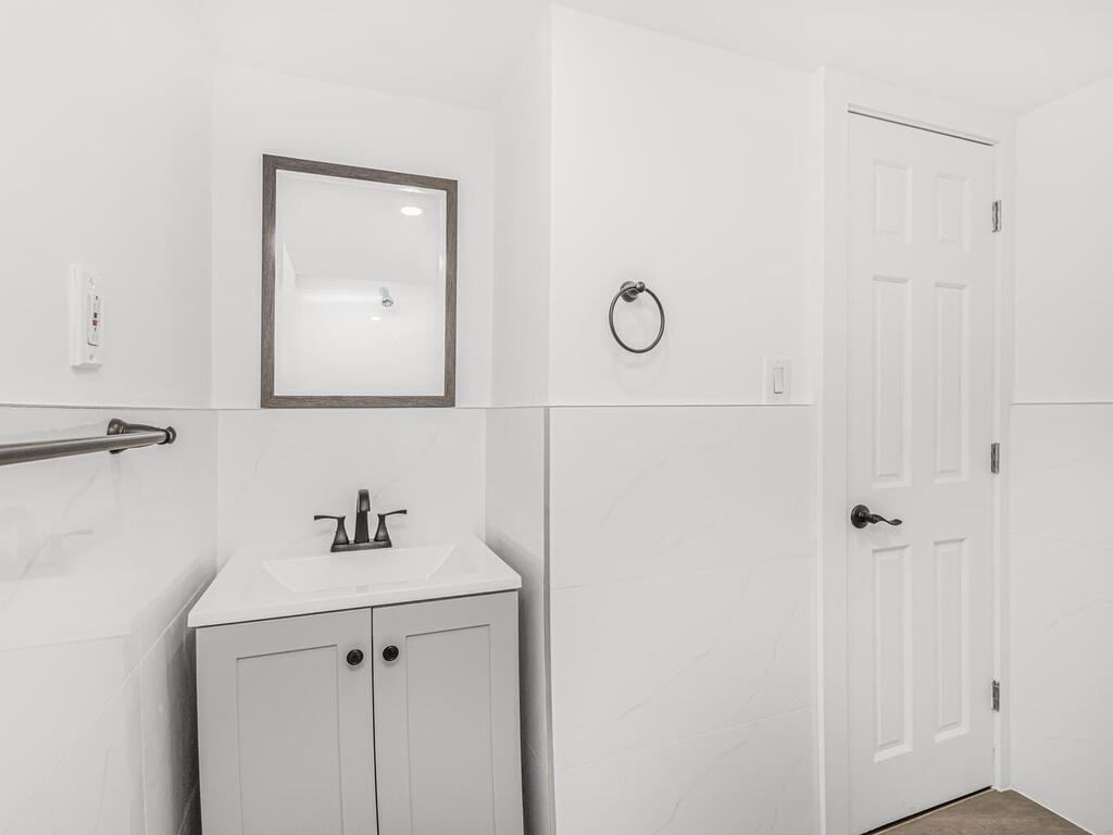 4062 Ely Avenue Bronx, NY 10466 - Photo 24 of 33